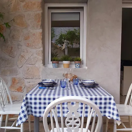 Olive Tree Apartment *